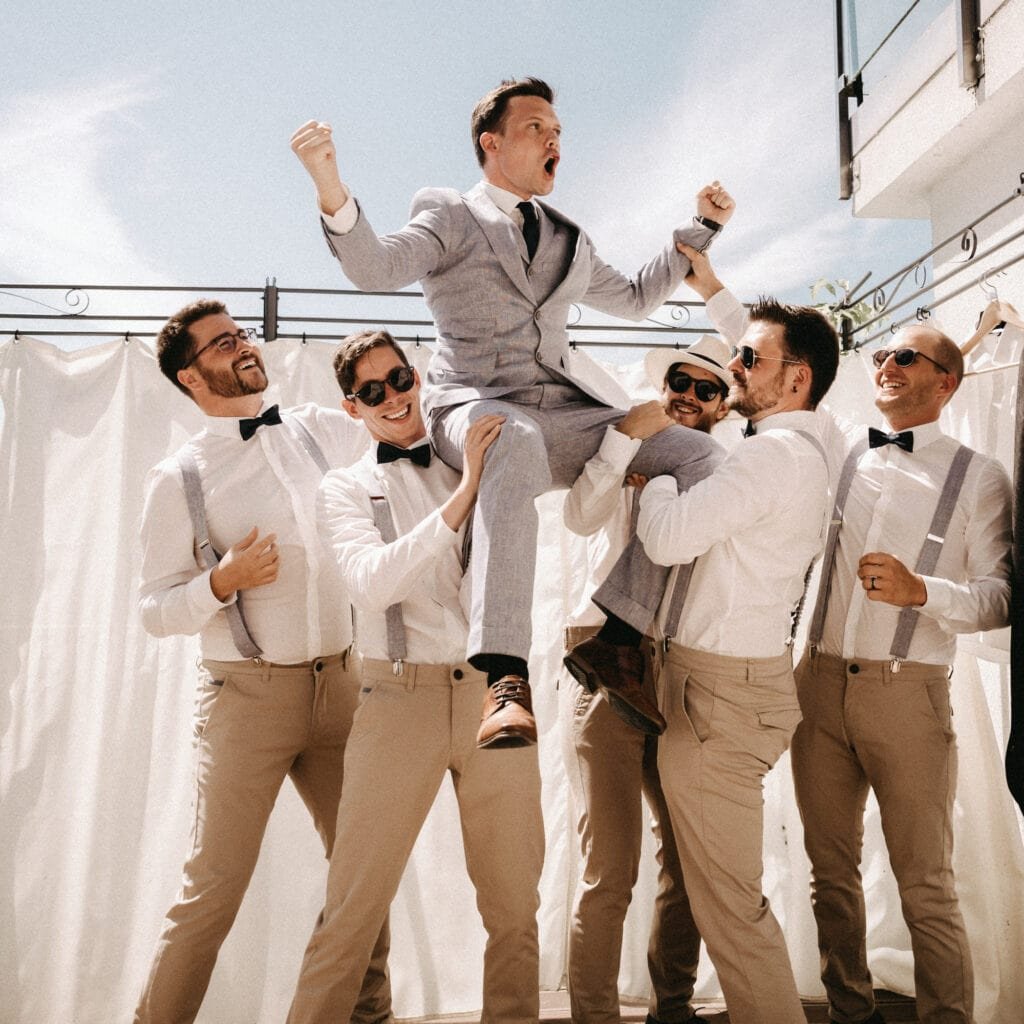 photographe mariage préparatifs marié se prépare