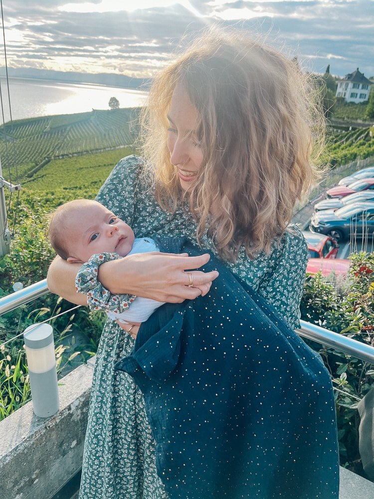 Séance photo nouveau-né : 6 secrets pour des photos de naissance lifestyle réussies - Anne Gerzat Photographe