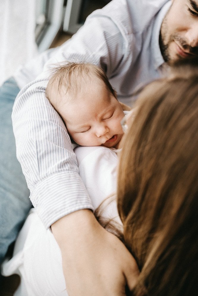 Séance photo nouveau-né : 6 secrets pour des photos de naissance lifestyle réussies